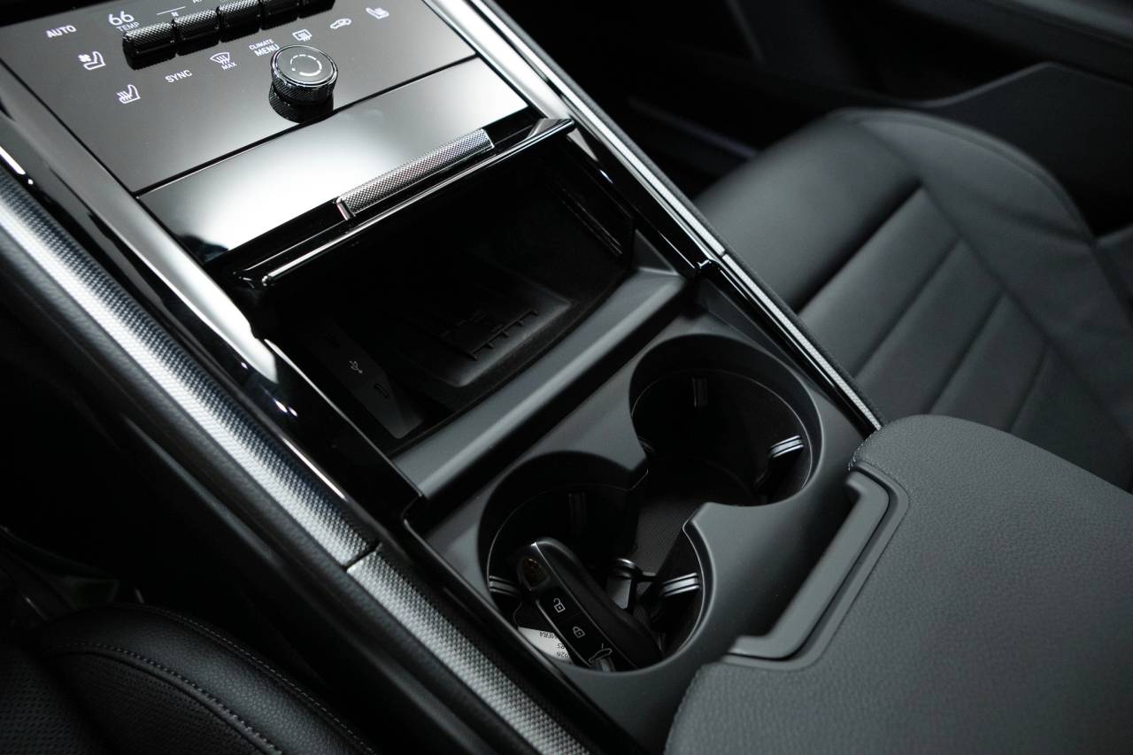 Thumbnail: 2026 Porsche Panamera - 33