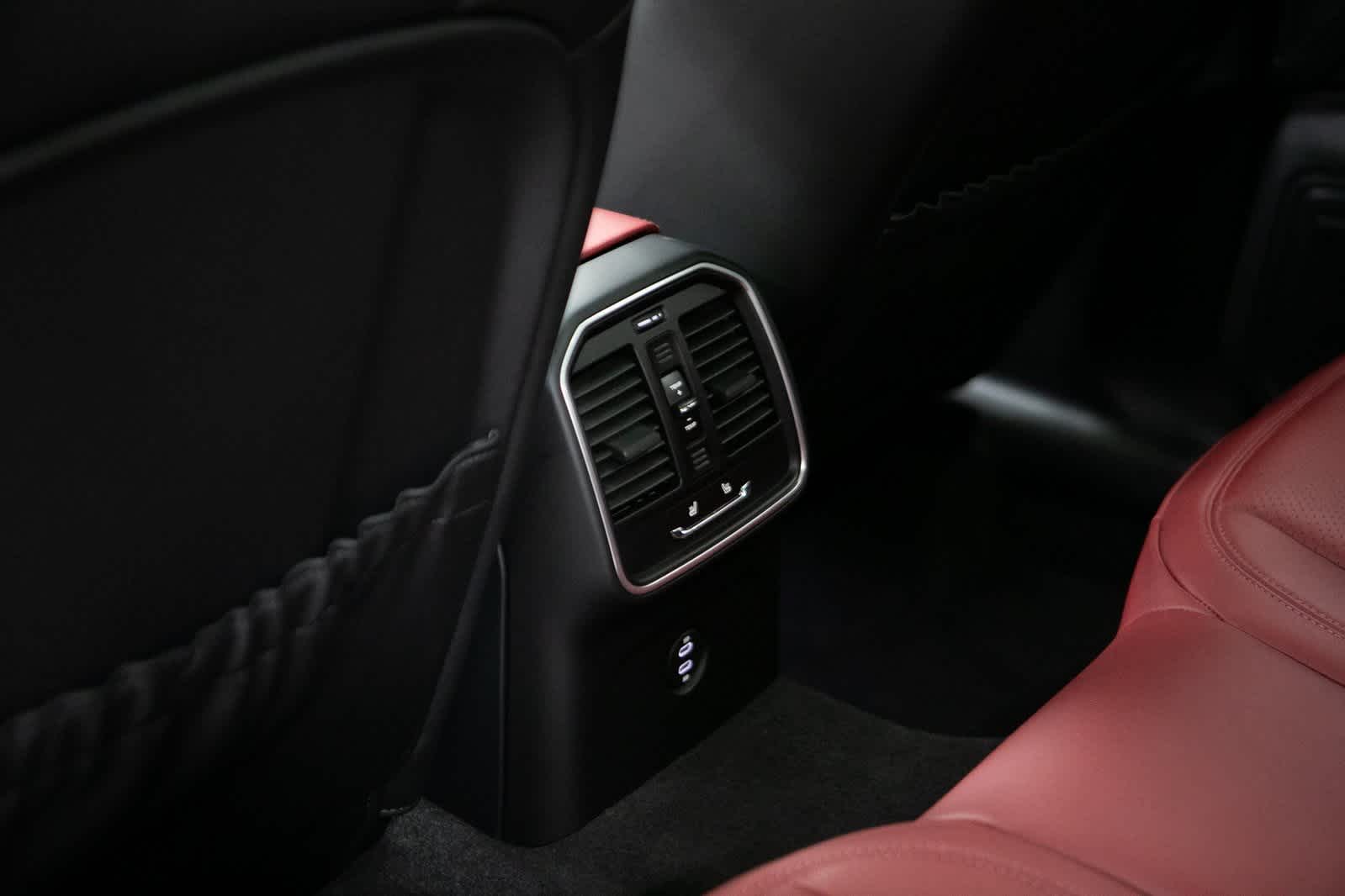 Thumbnail: 2025 Porsche Macan - 28