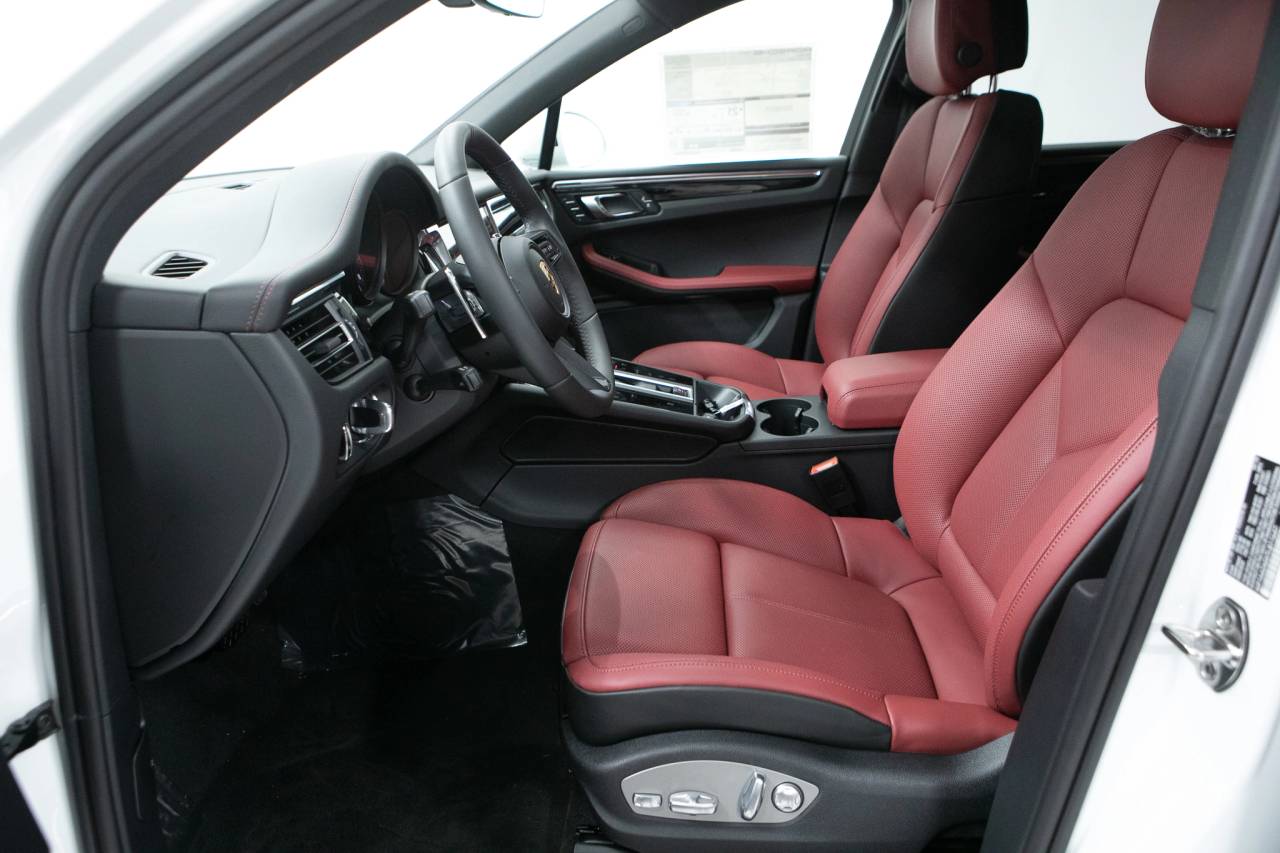 Thumbnail: 2026 Porsche Macan - 22