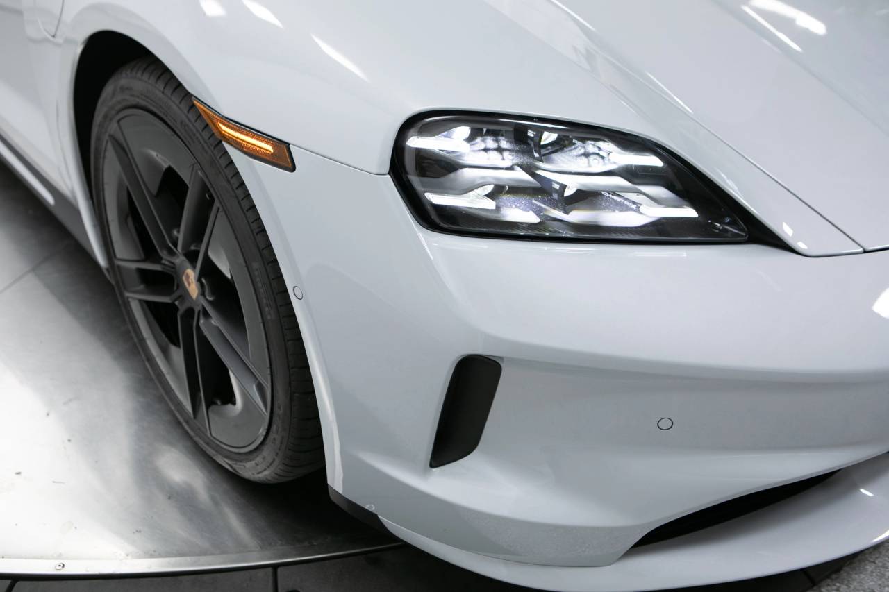Thumbnail: 2026 Porsche Taycan - 12