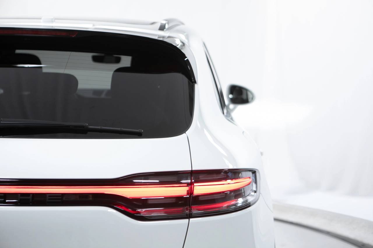 Thumbnail: 2026 Porsche Macan - 18