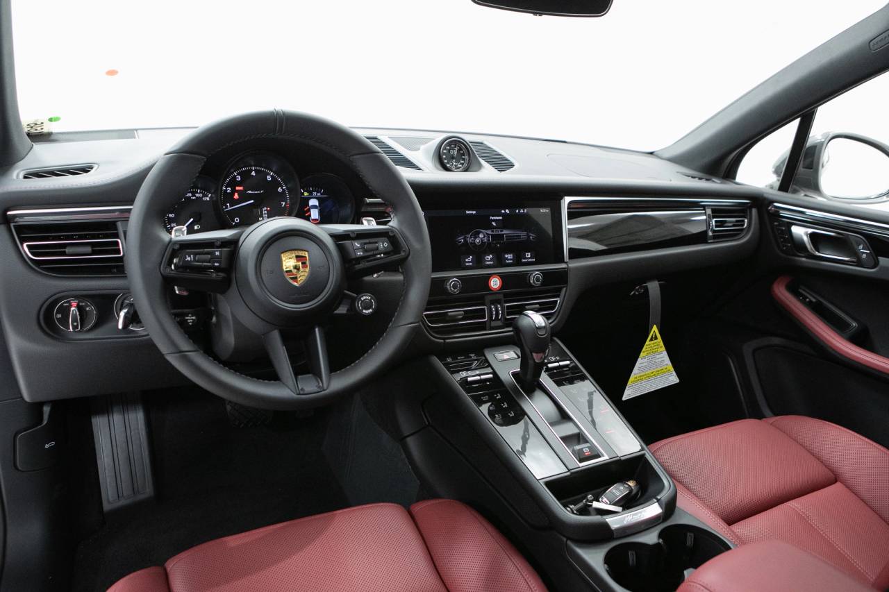 Thumbnail: 2026 Porsche Macan - 20