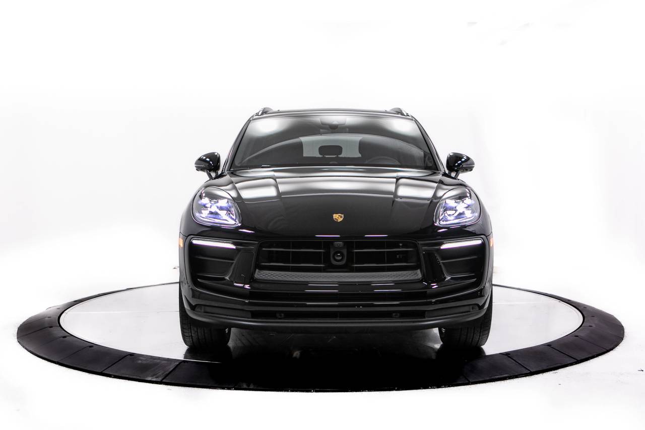 Thumbnail: 2026 Porsche Macan - 10