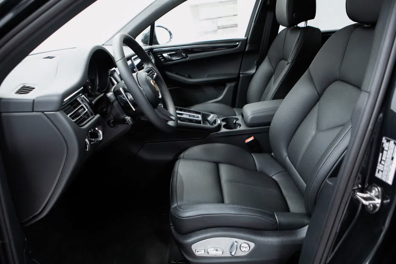 Thumbnail: 2026 Porsche Macan - 16