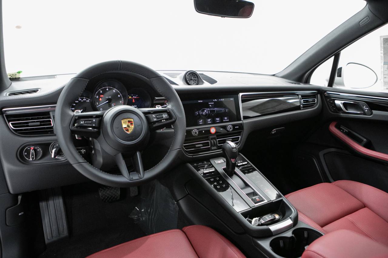 Thumbnail: 2026 Porsche Macan - 19