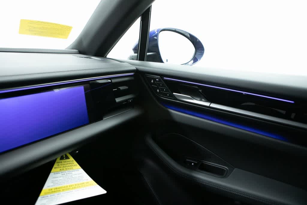 Thumbnail: 2025 Porsche Macan - 29