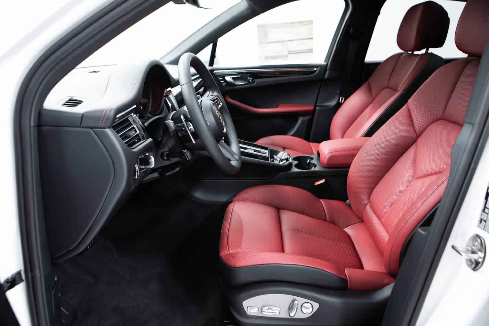 Thumbnail: 2026 Porsche Macan - 23