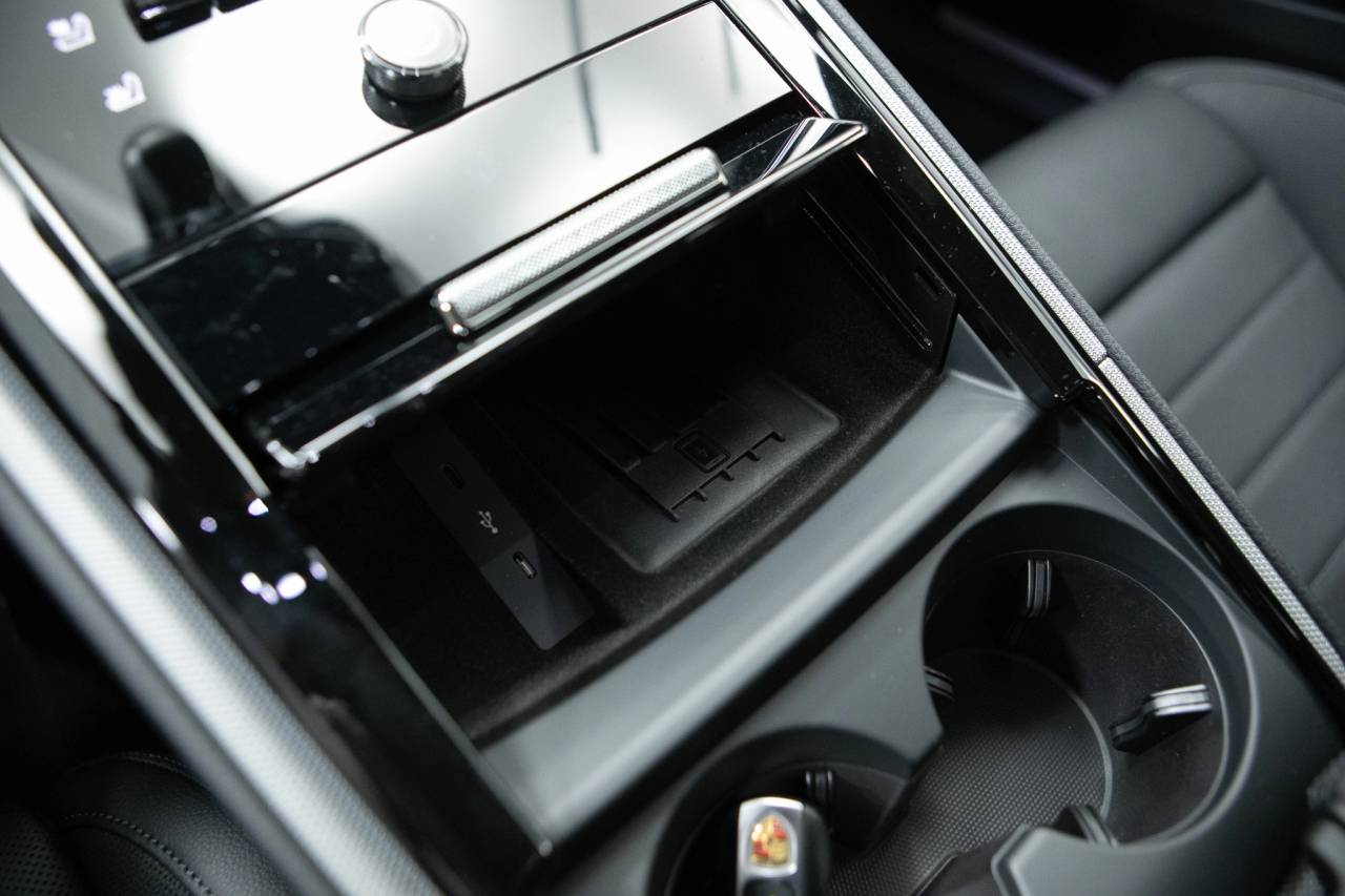 Thumbnail: 2026 Porsche Panamera - 33