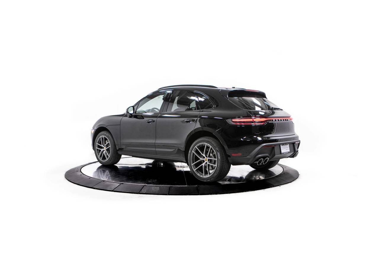 Thumbnail: 2026 Porsche Macan - 3