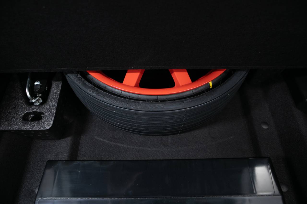 Thumbnail: 2026 Porsche Macan - 39