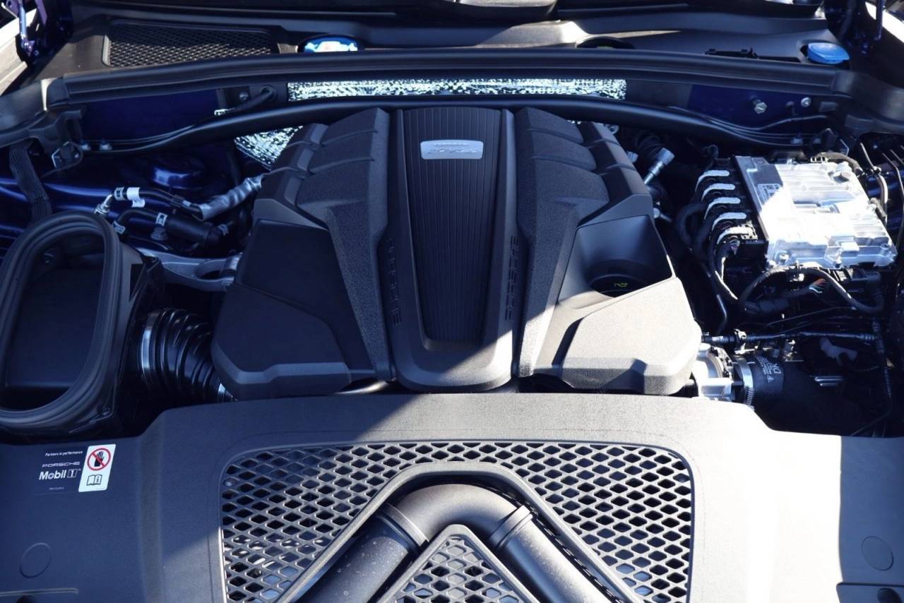 Thumbnail: 2026 Porsche Macan - 26