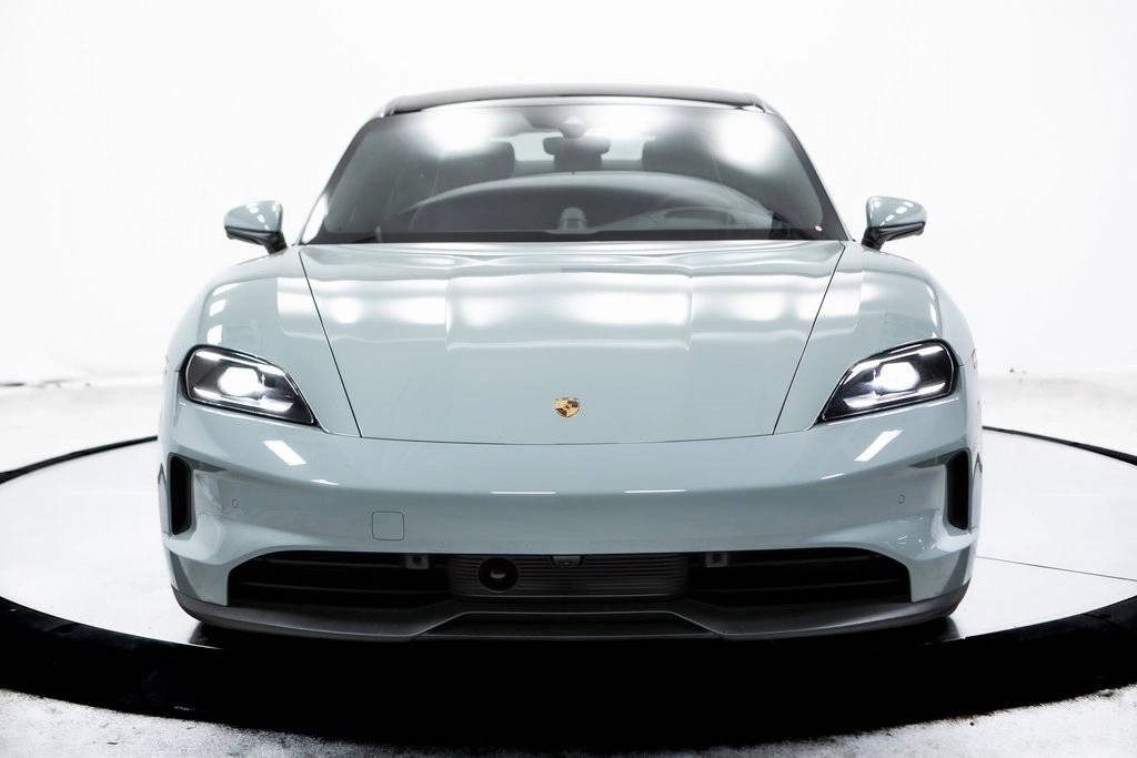 Thumbnail: 2025 Porsche Taycan - 10