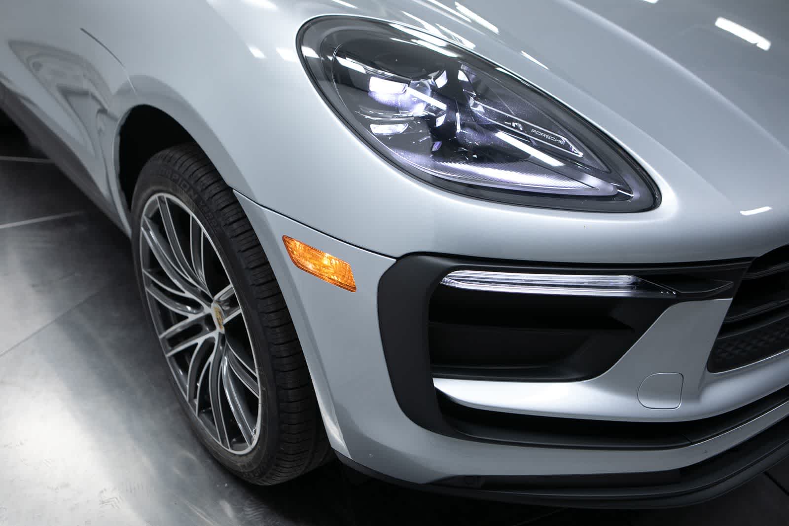 Thumbnail: 2026 Porsche Macan - 12