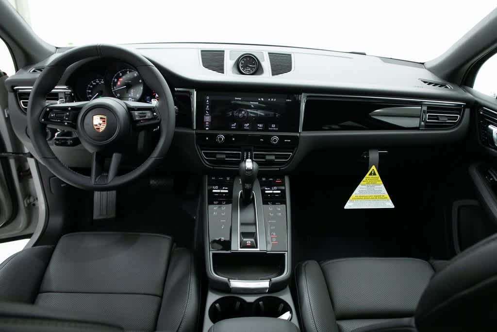 Thumbnail: 2025 Porsche Macan - 13