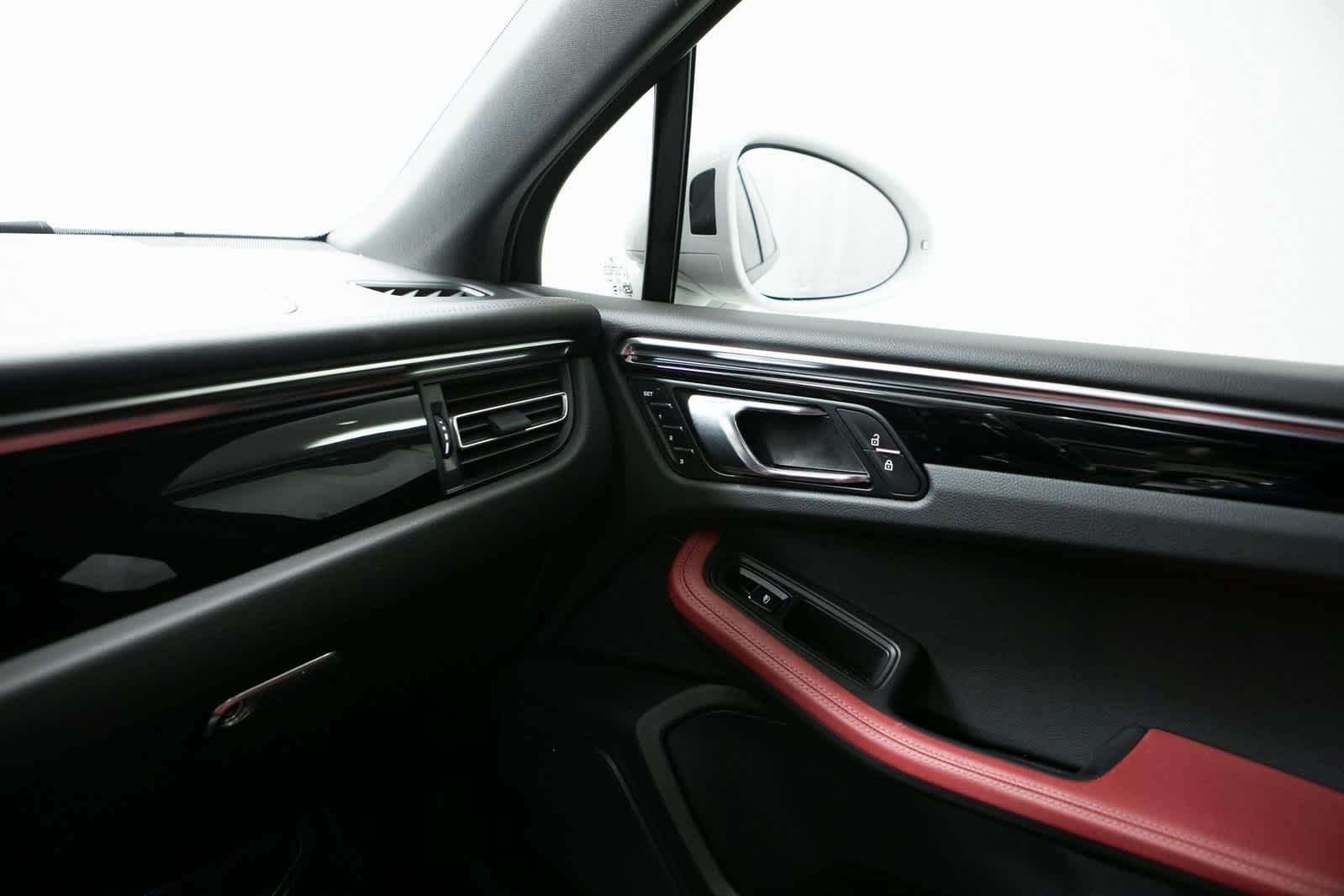 Thumbnail: 2024 Porsche Macan - 24