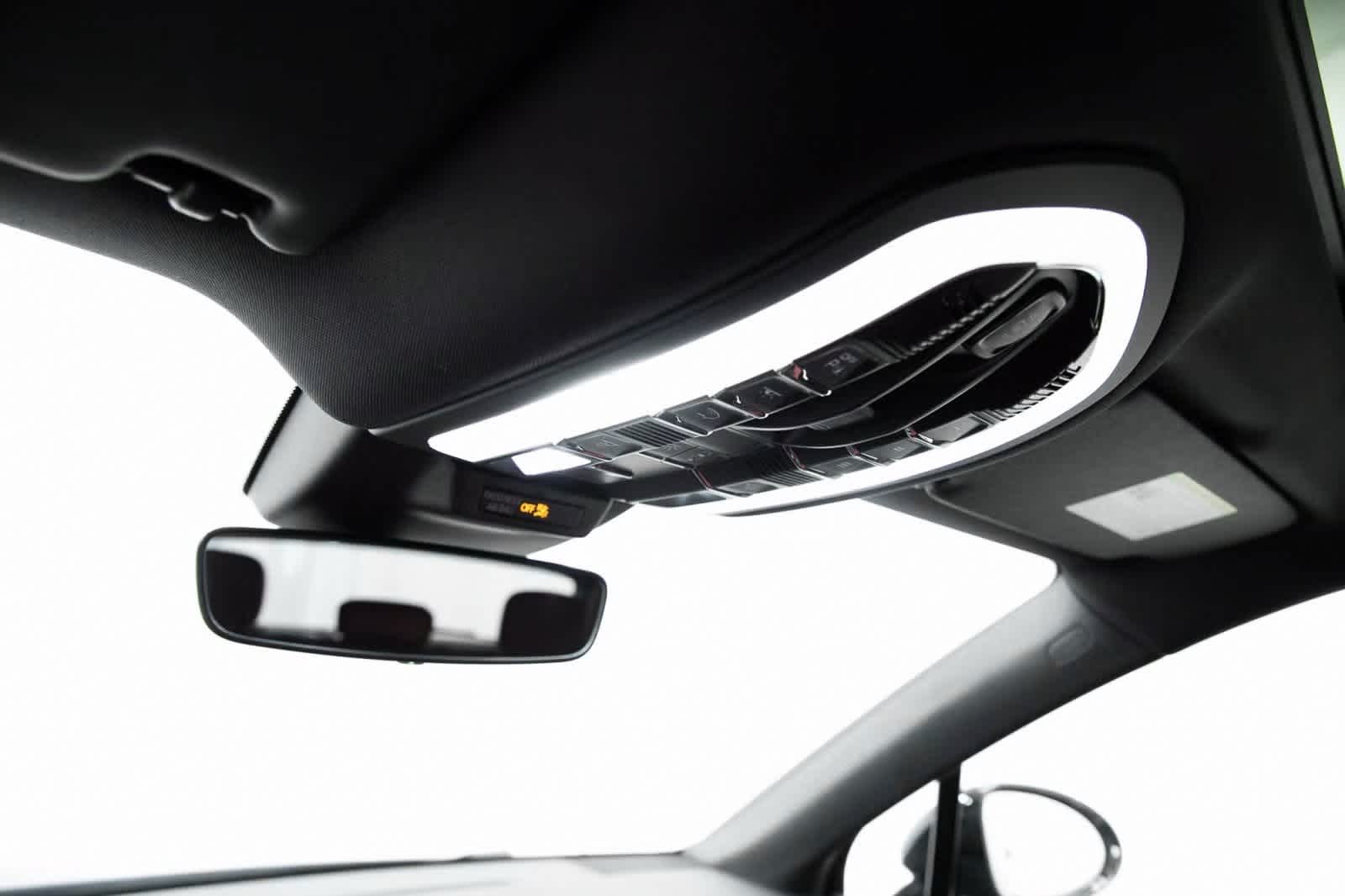 Thumbnail: 2025 Porsche Macan - 24