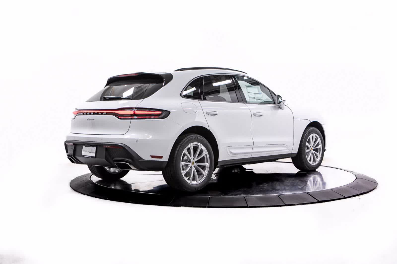 Thumbnail: 2026 Porsche Macan - 7