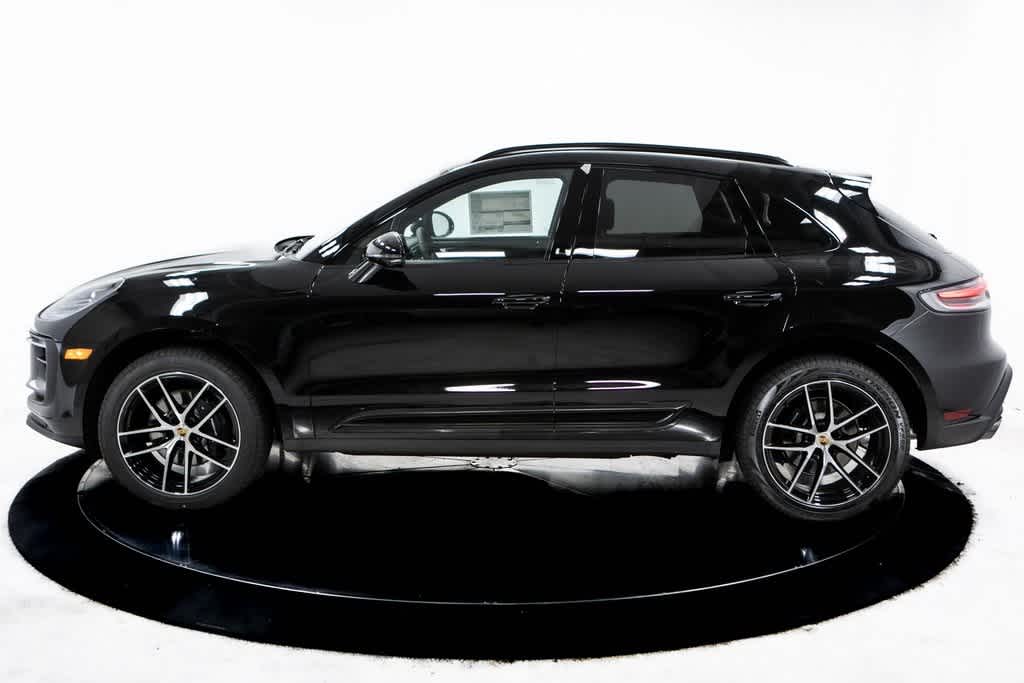 Thumbnail: 2025 Porsche Macan - 2