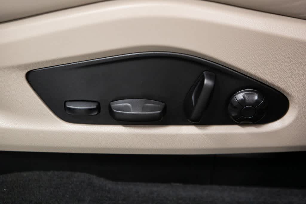 Thumbnail: 2025 Porsche Macan - 17