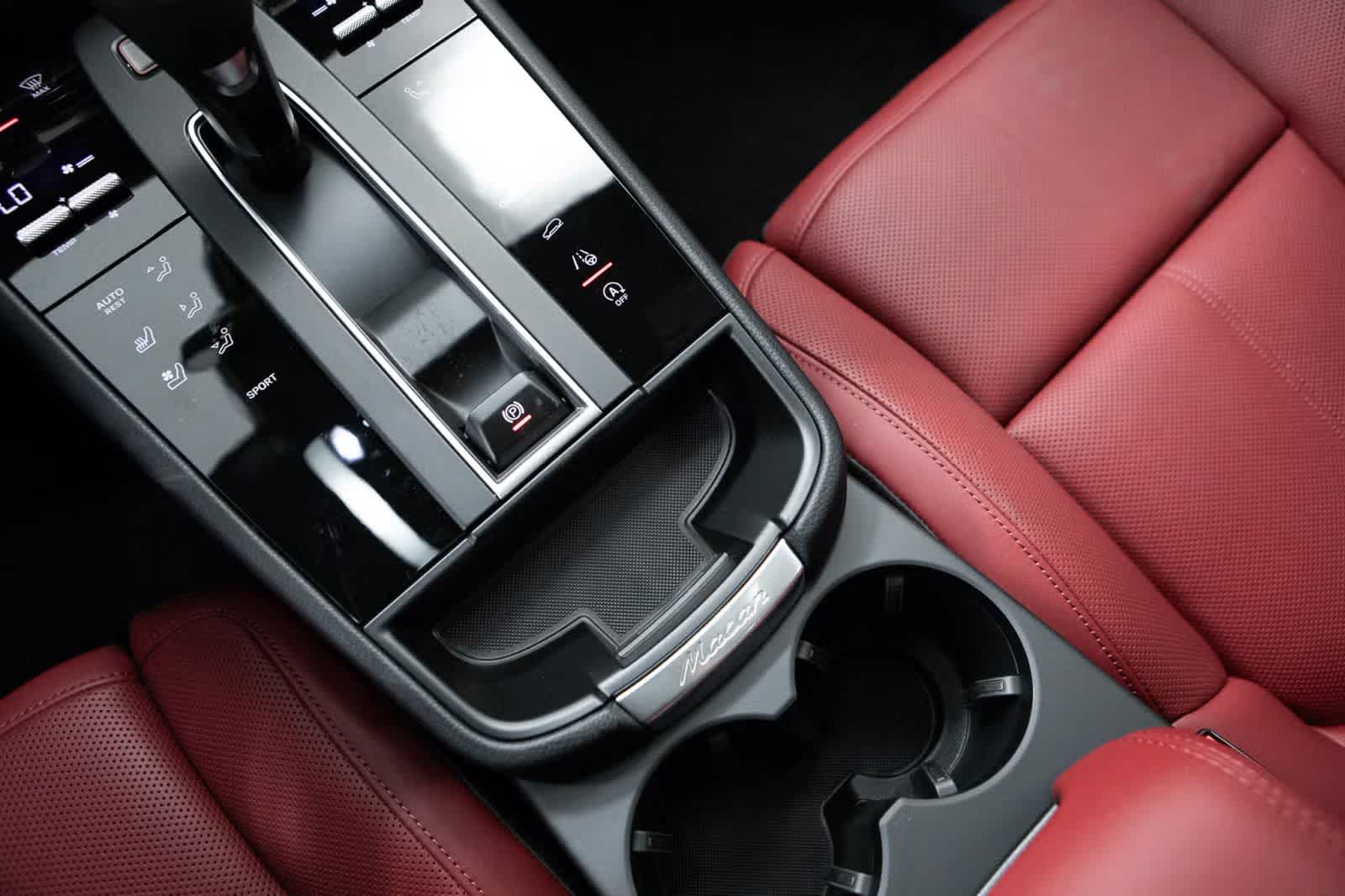 Thumbnail: 2026 Porsche Macan - 33