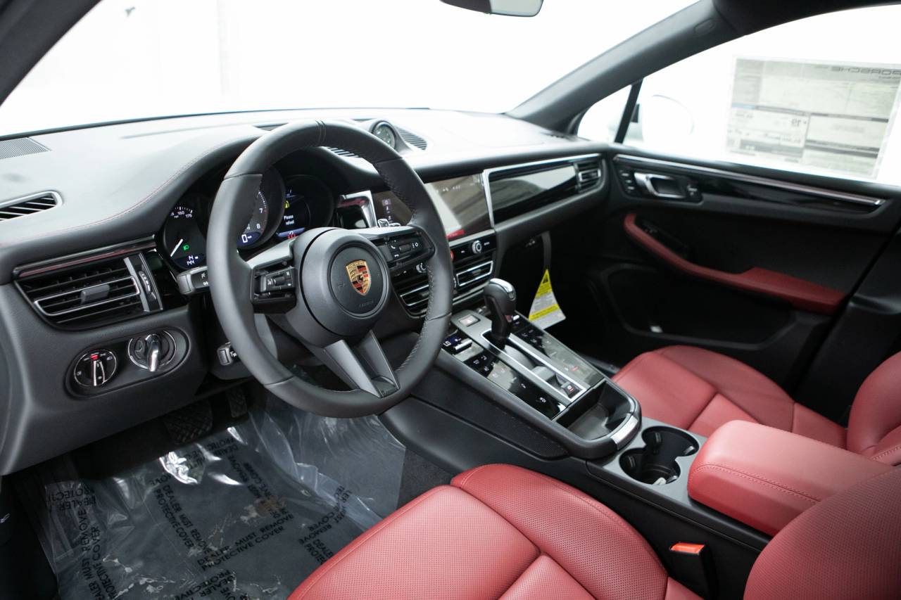 Thumbnail: 2026 Porsche Macan - 4