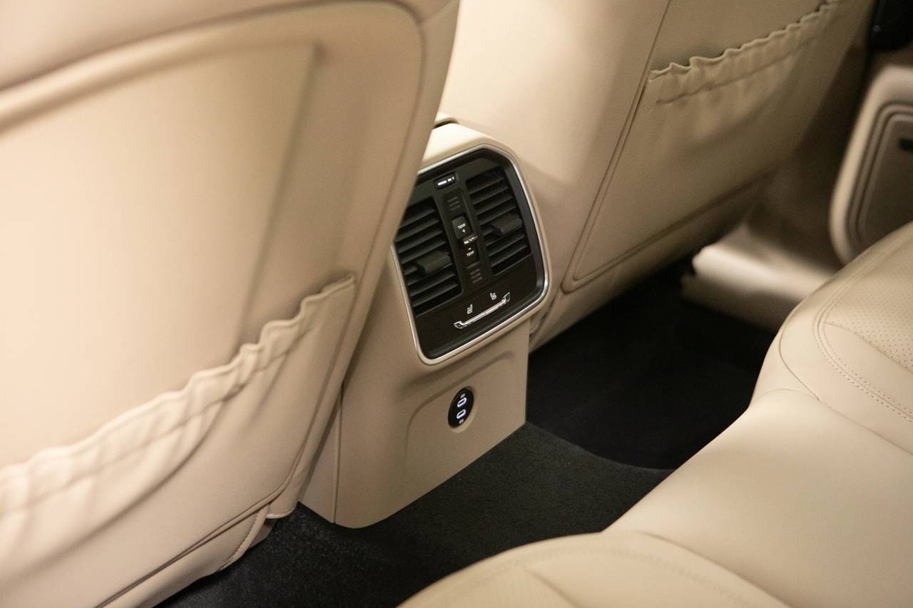 Thumbnail: 2026 Porsche Macan - 36