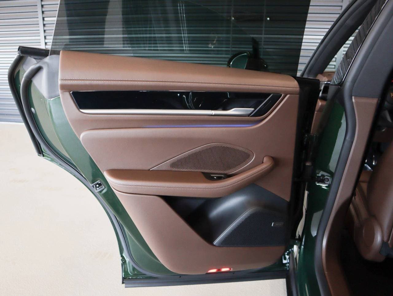 Thumbnail: 2025 Porsche Macan - 26