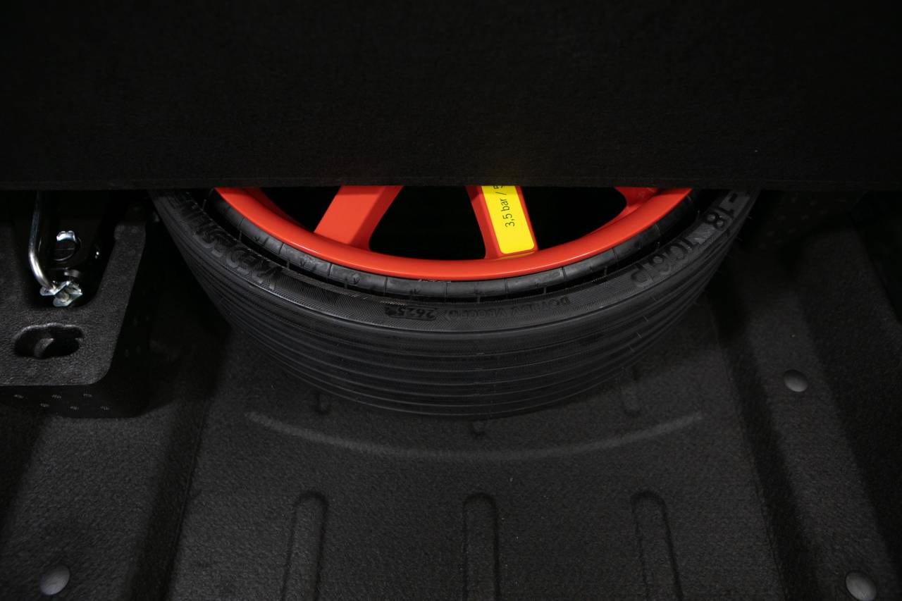 Thumbnail: 2026 Porsche Macan - 39