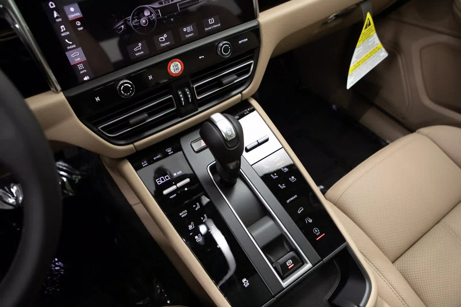 Thumbnail: 2025 Porsche Macan - 16