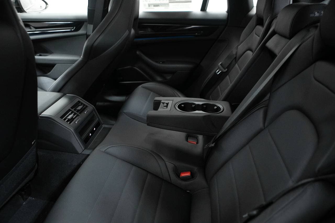 Thumbnail: 2026 Porsche Panamera - 37