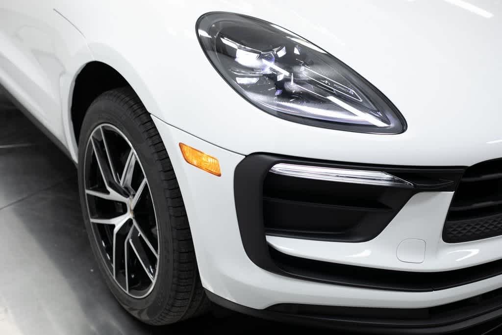 Thumbnail: 2025 Porsche Macan - 12
