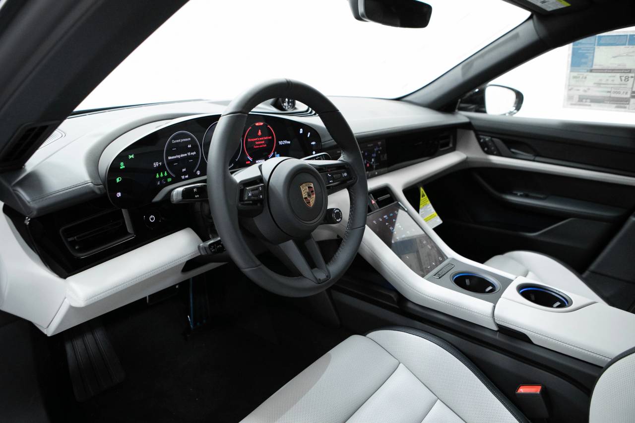 Thumbnail: 2026 Porsche Taycan - 4