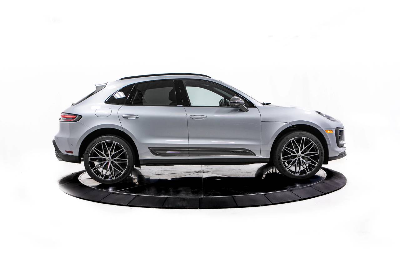 Thumbnail: 2026 Porsche Macan - 8