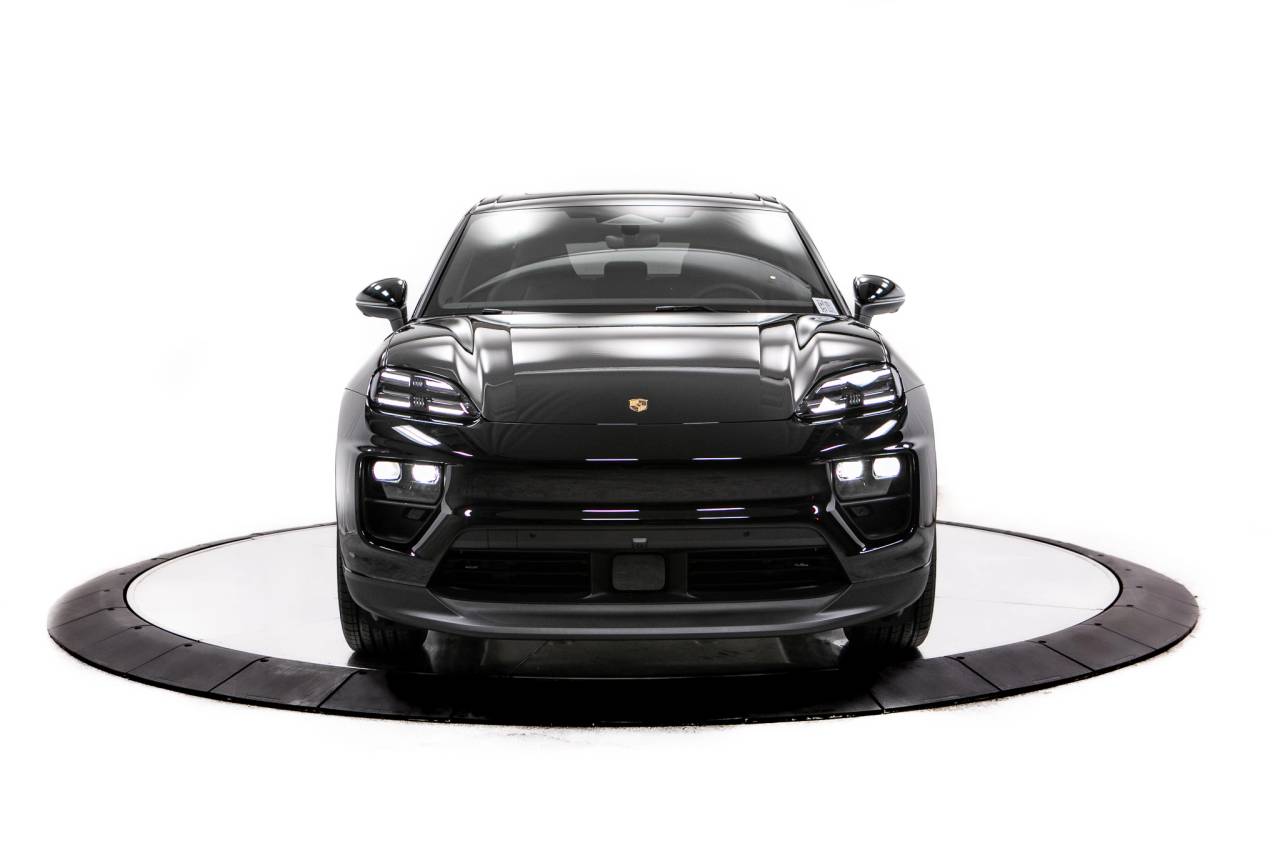 Thumbnail: 2026 Porsche Macan - 10
