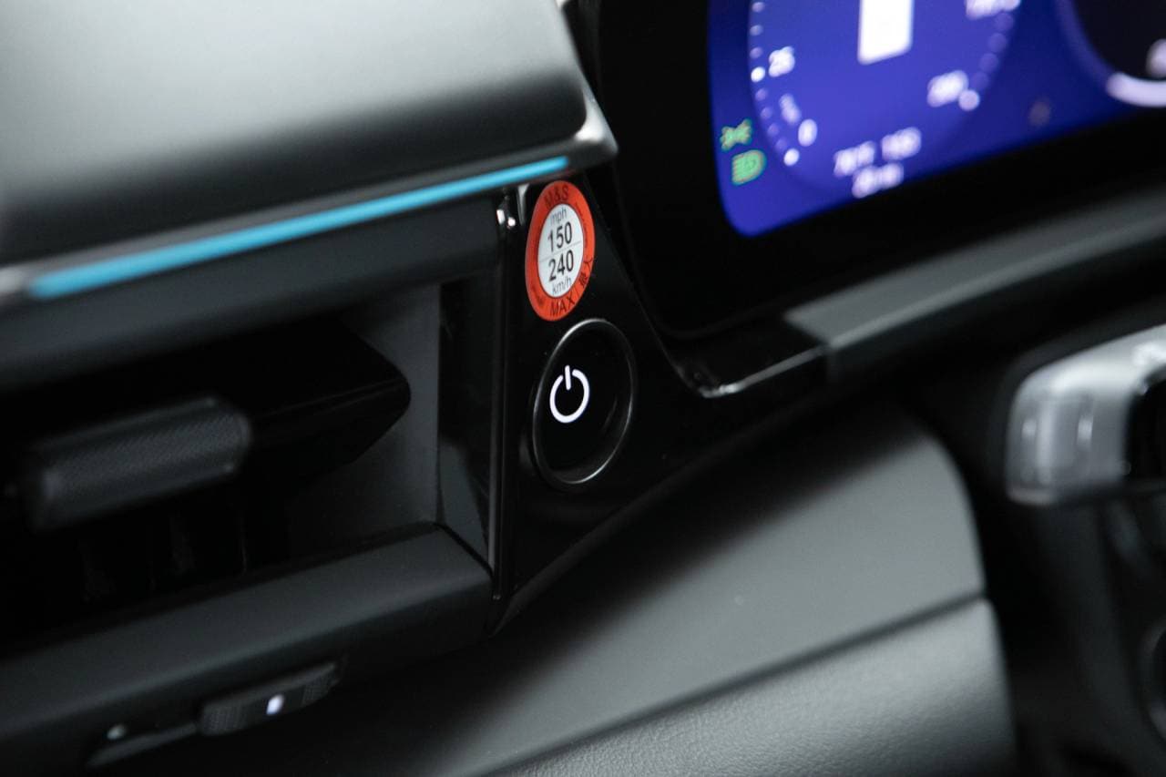 Thumbnail: 2026 Porsche Macan - 29