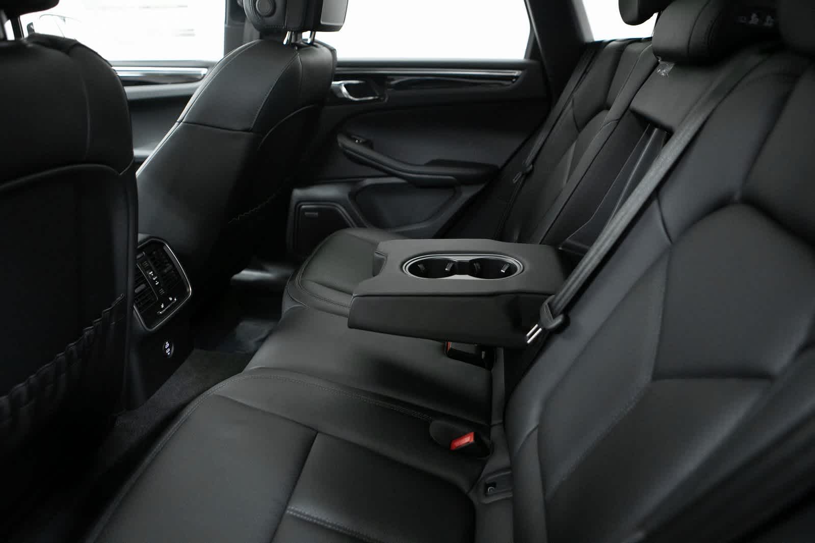 Thumbnail: 2025 Porsche Macan - 30