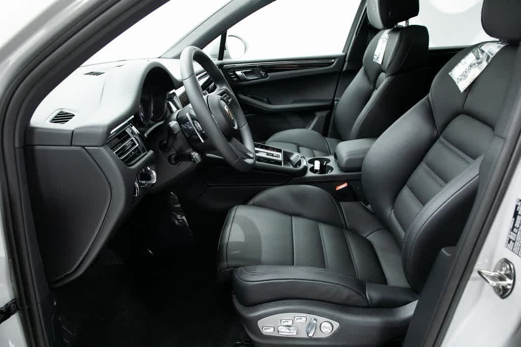 Thumbnail: 2025 Porsche Macan - 16