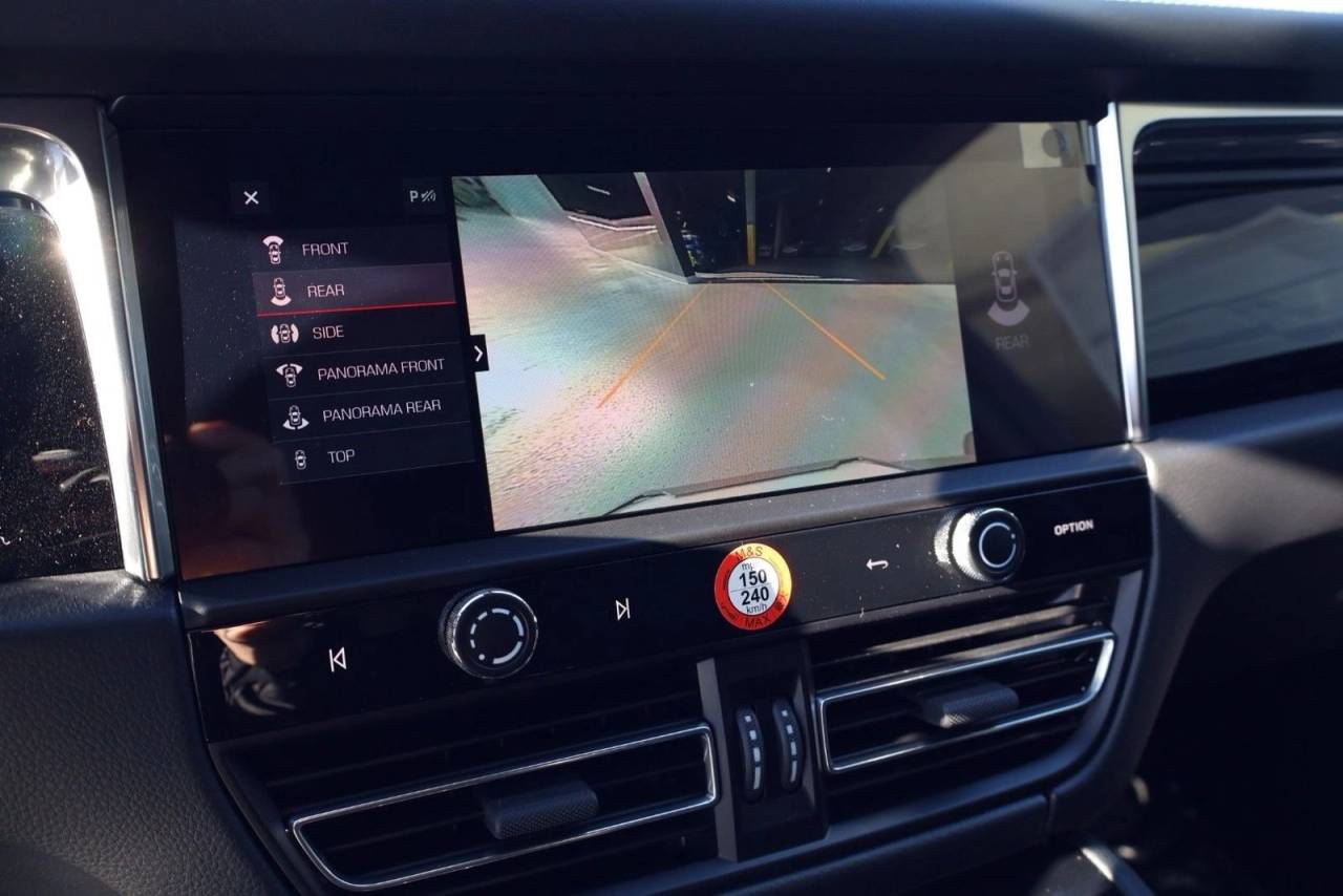 Thumbnail: 2026 Porsche Macan - 19