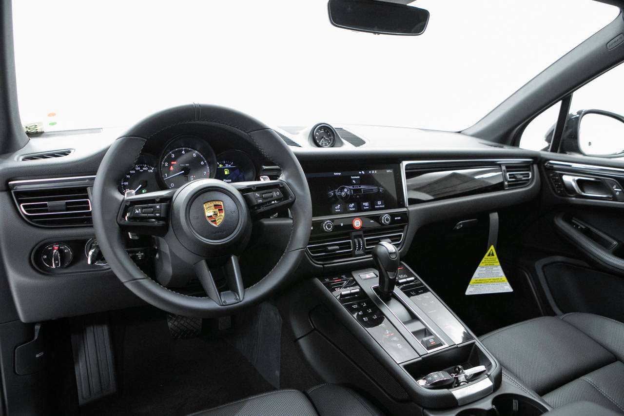 Thumbnail: 2026 Porsche Macan - 18