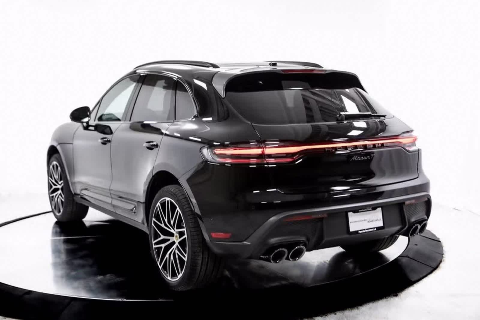 2025 Porsche Macan T photo 3