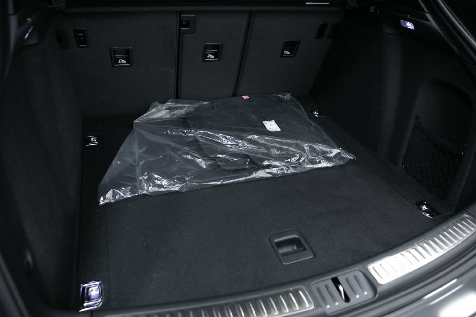 Thumbnail: 2026 Porsche Macan - 39