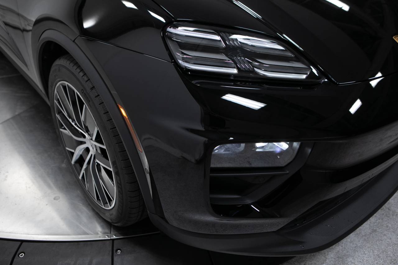 Thumbnail: 2026 Porsche Macan - 12