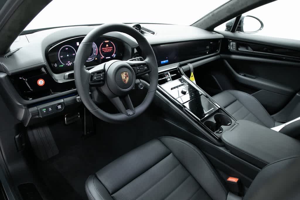 2025 Porsche Panamera GTS photo 4