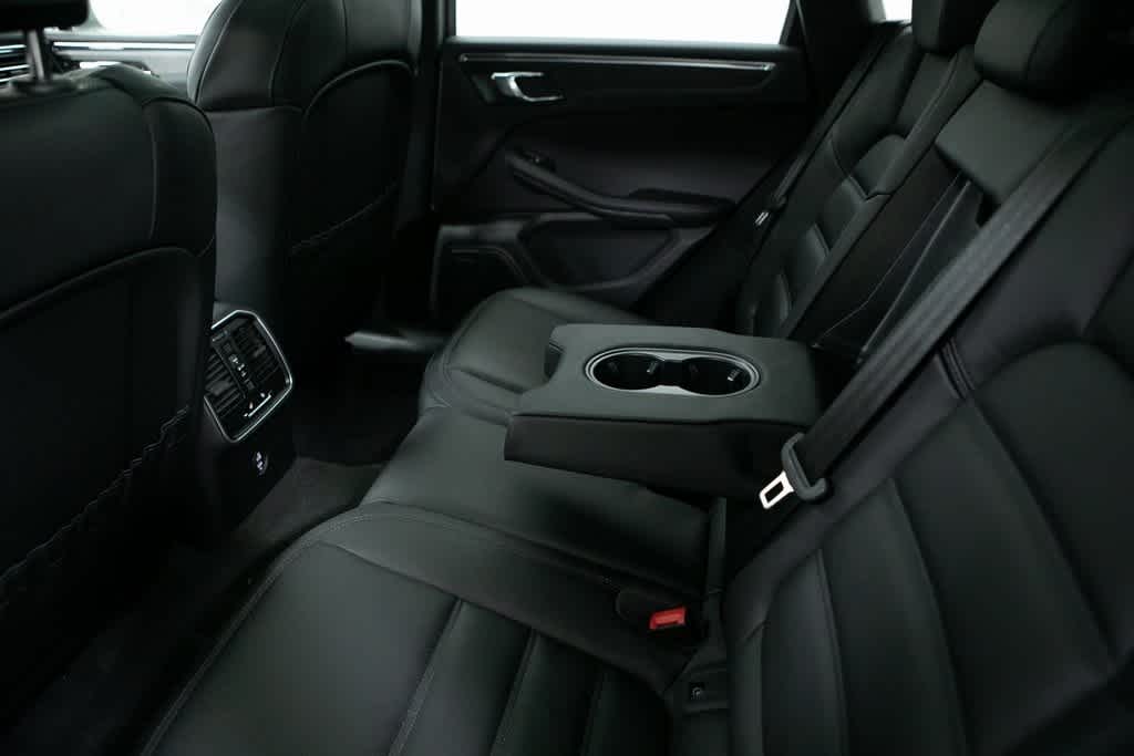 Thumbnail: 2025 Porsche Macan - 34