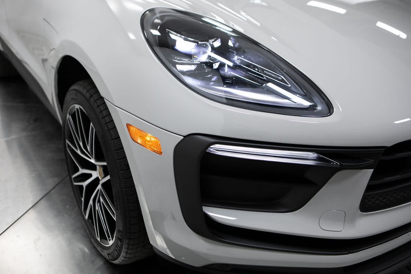 Thumbnail: 2025 Porsche Macan - 12