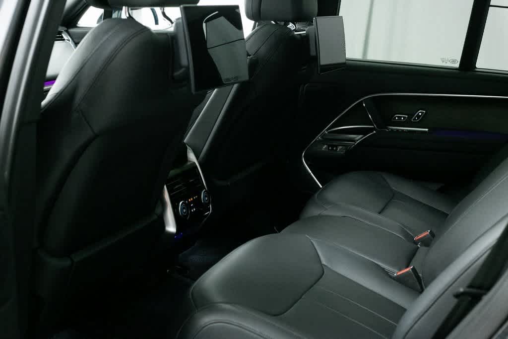 Thumbnail: 2023 Land Rover Range Rover - 29