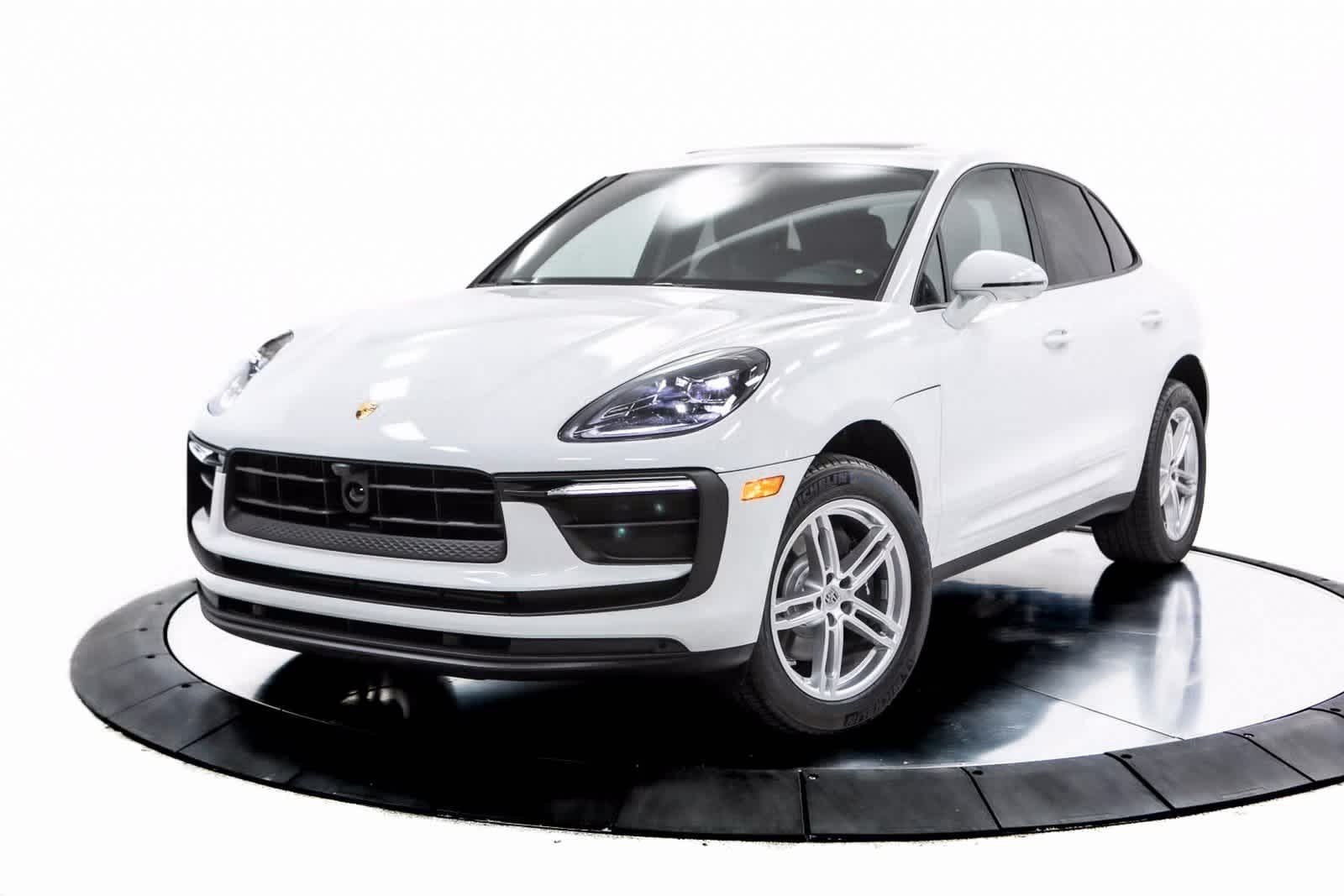 2025 Porsche Macan's photo