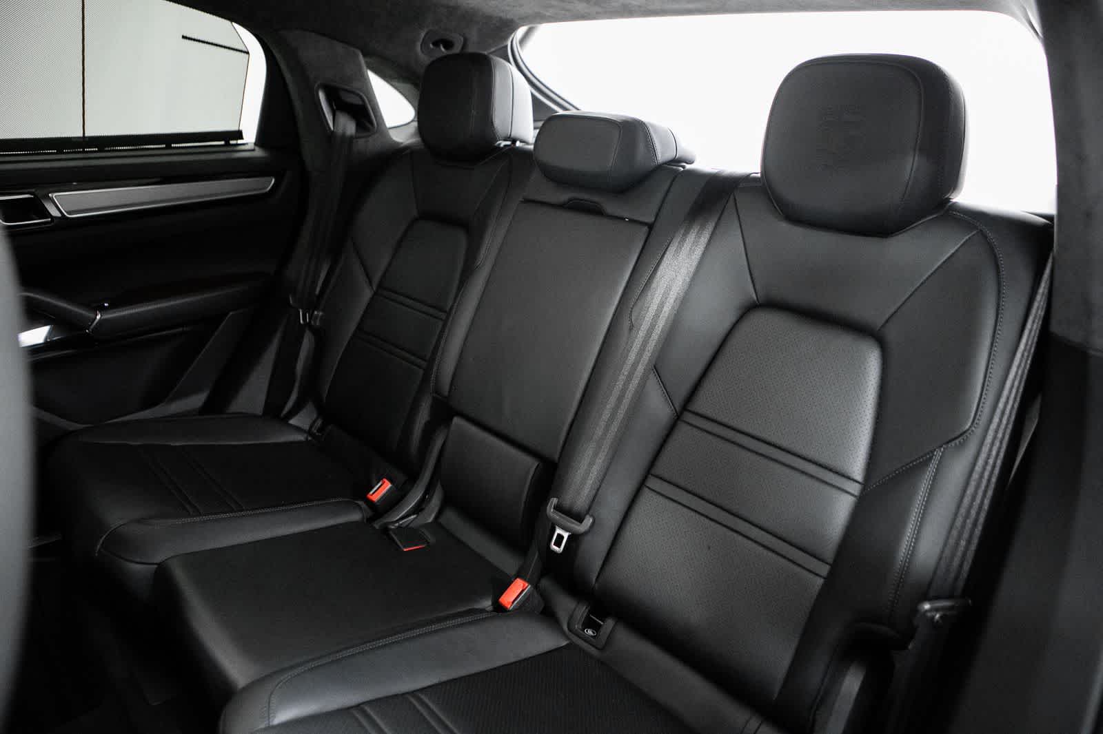 Thumbnail: 2022 Porsche Cayenne - 36