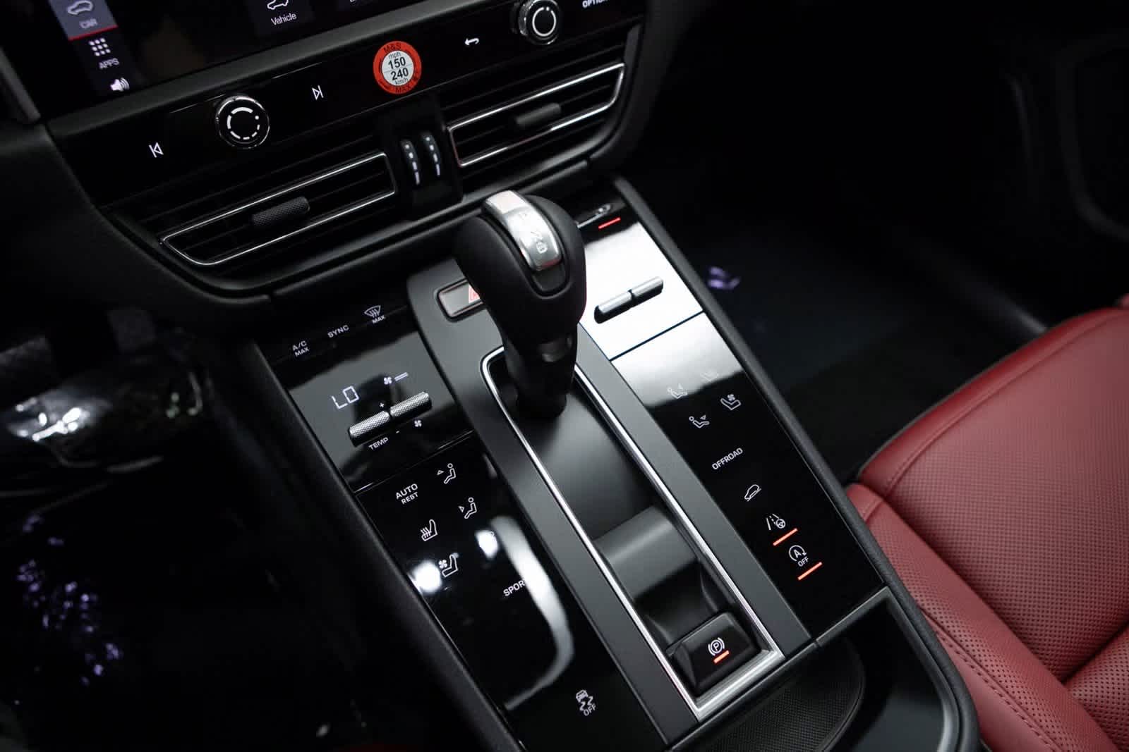 Thumbnail: 2025 Porsche Macan - 16