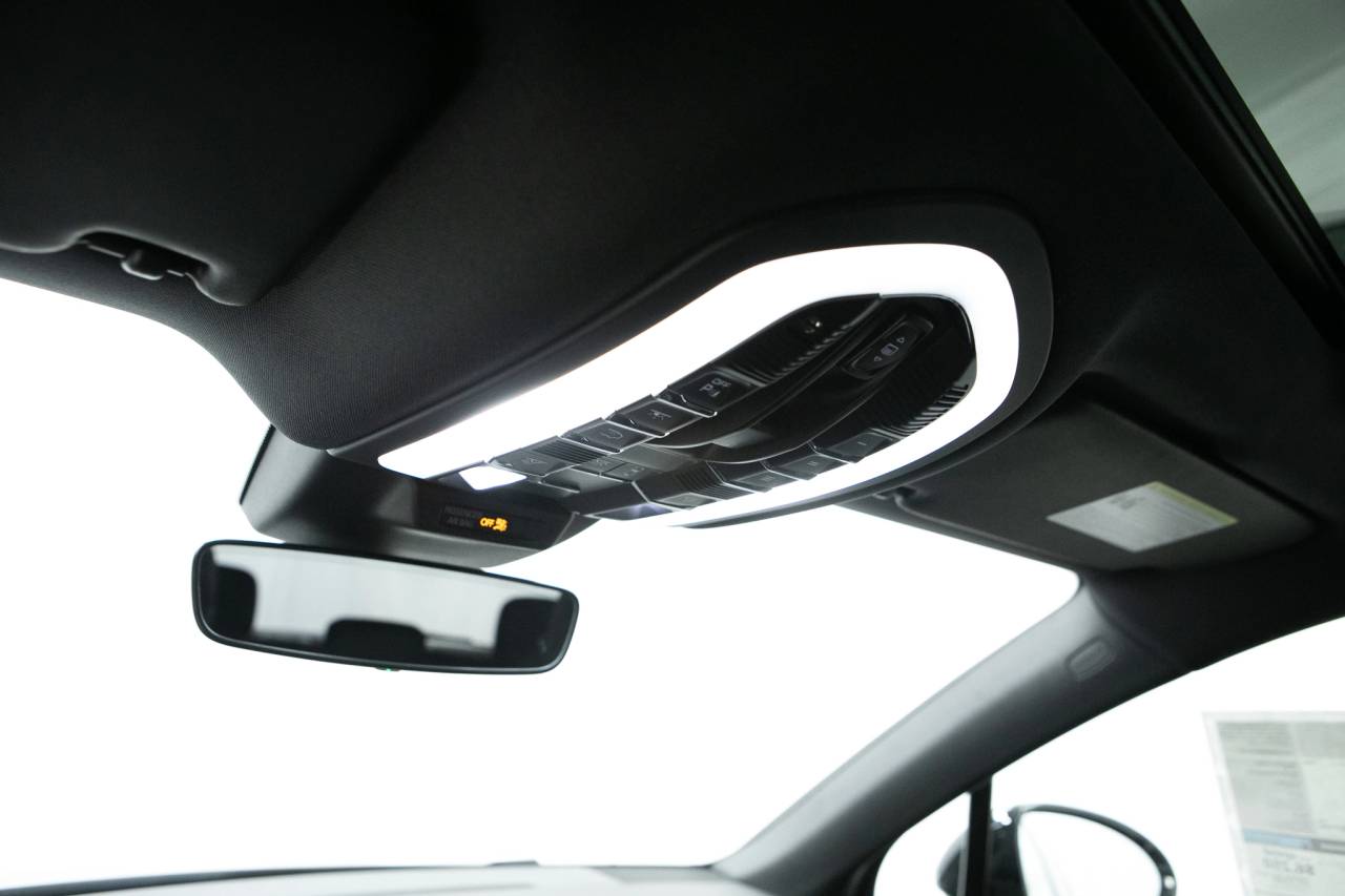 Thumbnail: 2026 Porsche Macan - 30